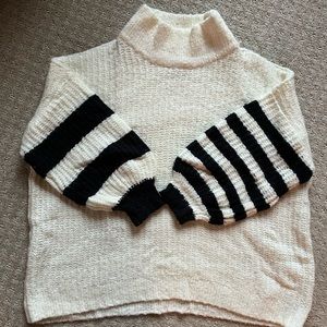 Oversized mock neck sweater - black & white